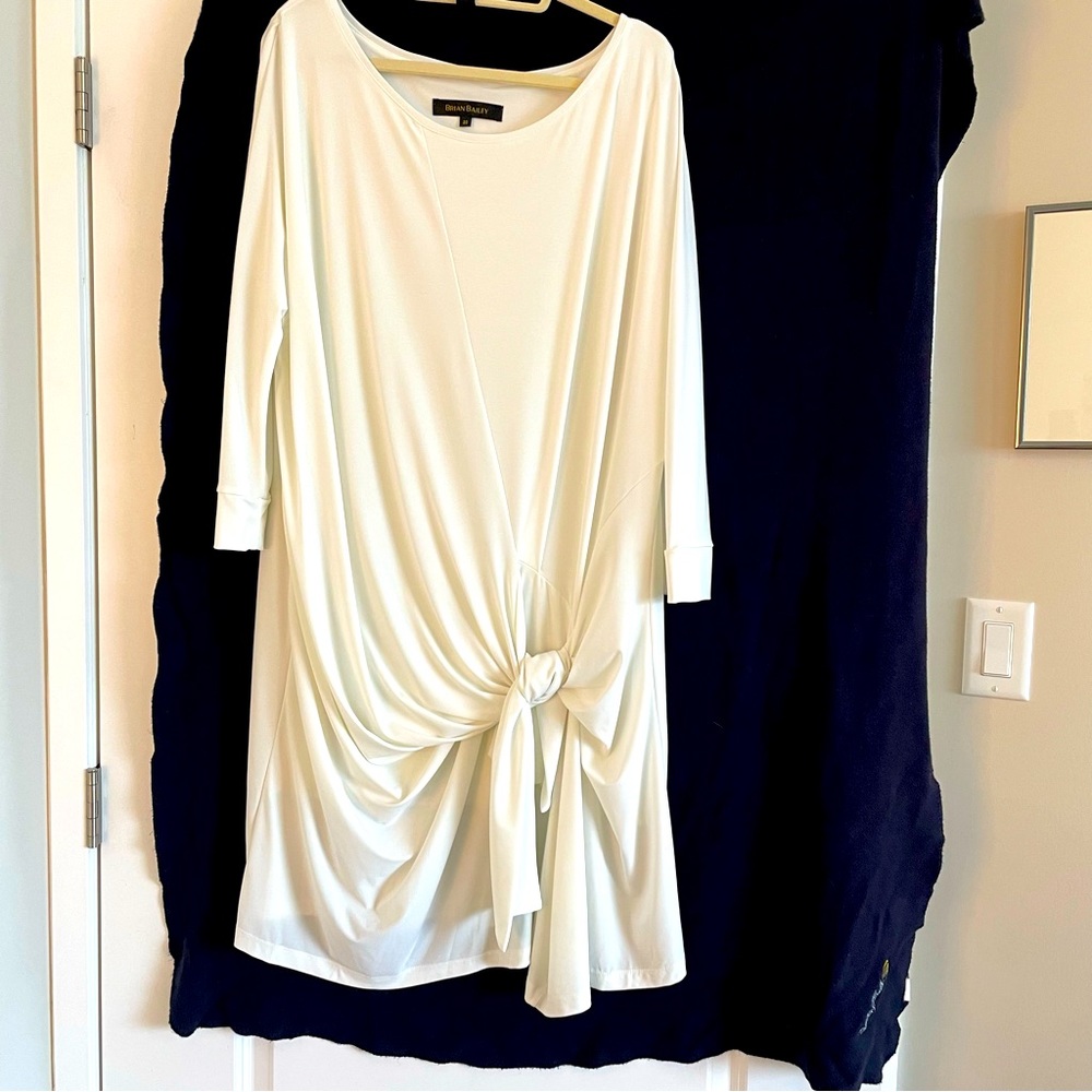 BNWOT Brian Bailey occasion dress with long sleeves and hip knot - size 20